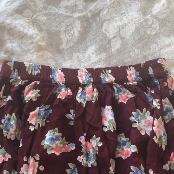Hollister Floral mini skirt - Picture 4 of 5